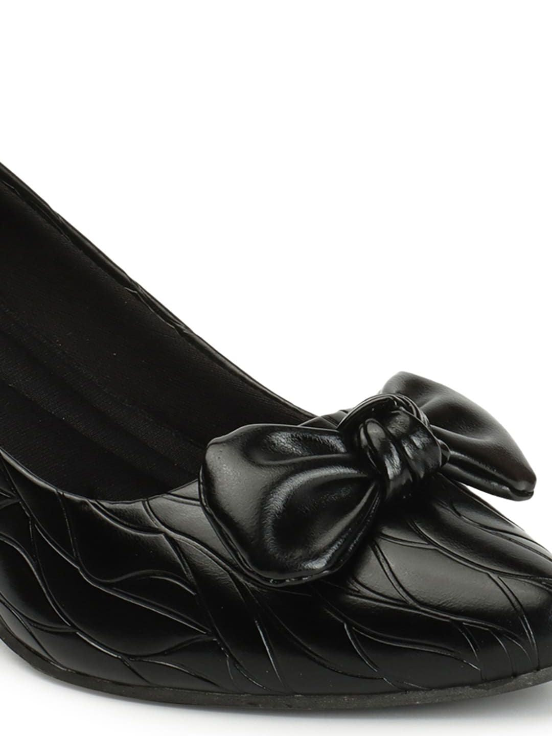 DressBerry Black Pointed Toe Textured Kitten Pumps With Bows