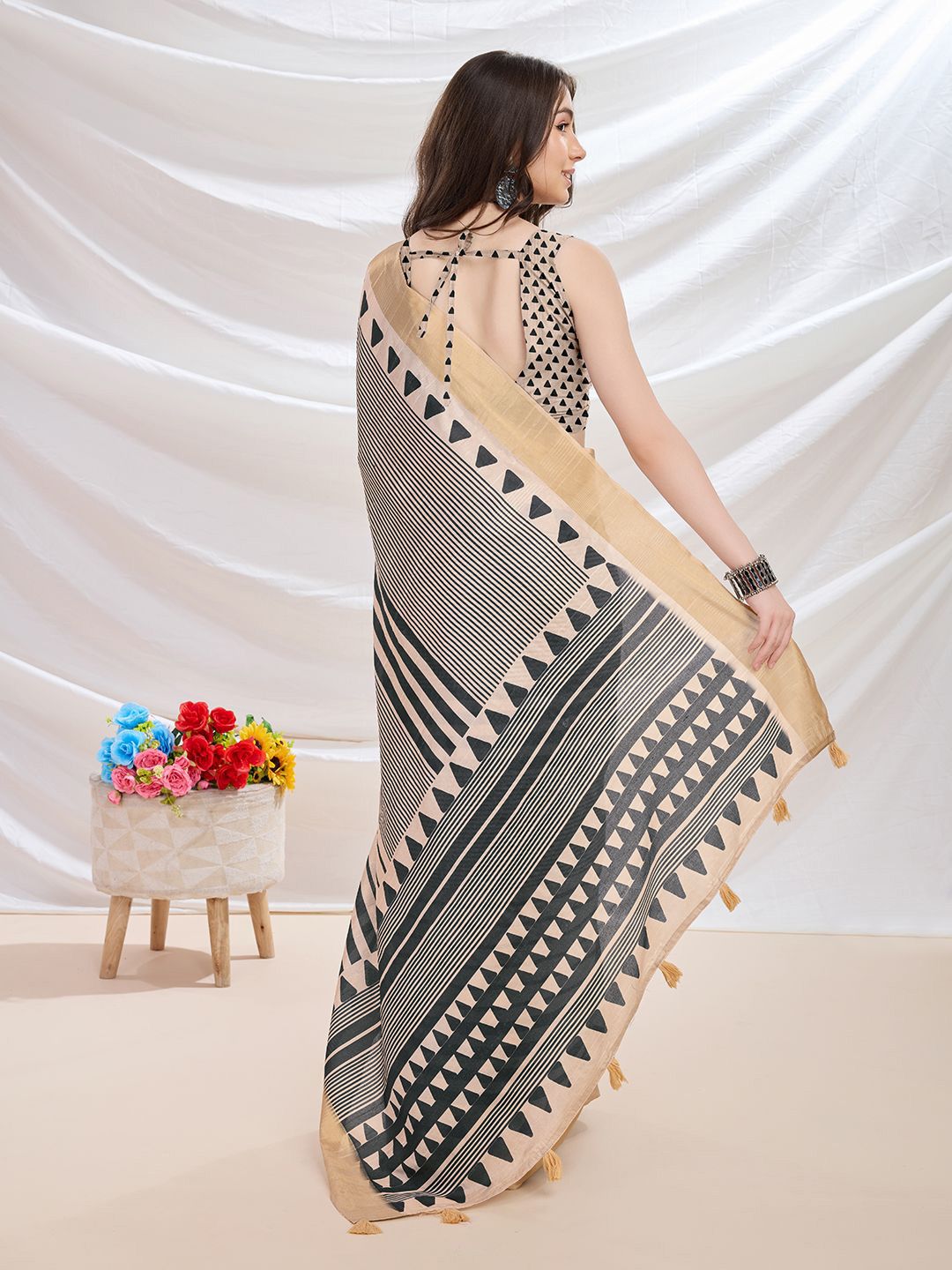 Mitera Striped Zari Silk Blend Saree - Distacart