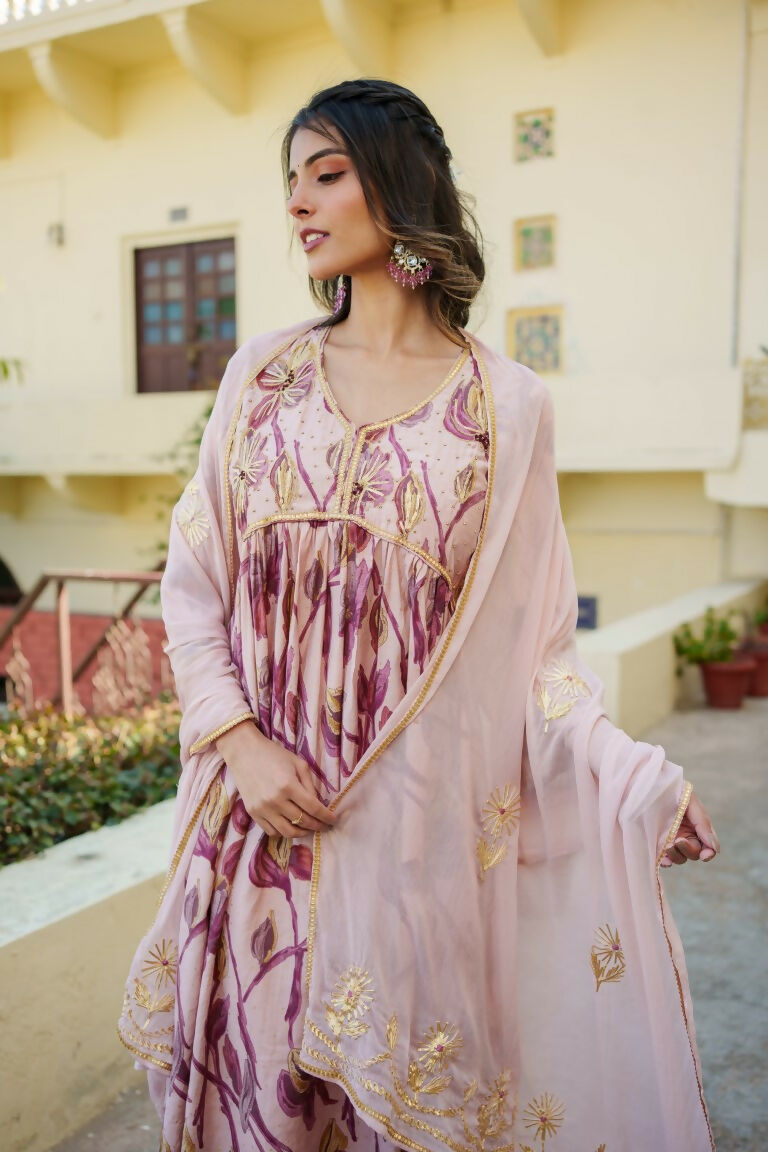 Vaasva Women Nude-Pink Muslin Embroidered Kurta,Pant & Dupatta Set - Distacart