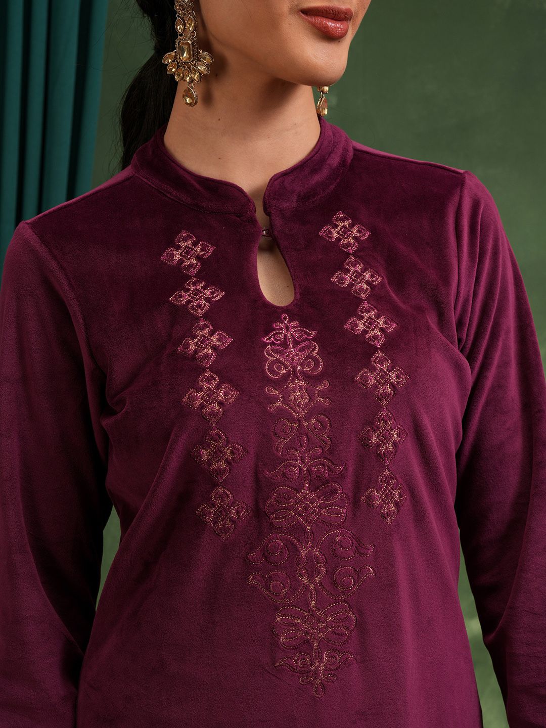 Vishudh Floral Embroidered Mandarin Collar Kurta