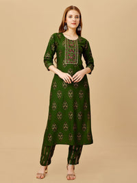 Thumbnail for Green Embroidered Women Kurta Pant Set - Hiral Fashion