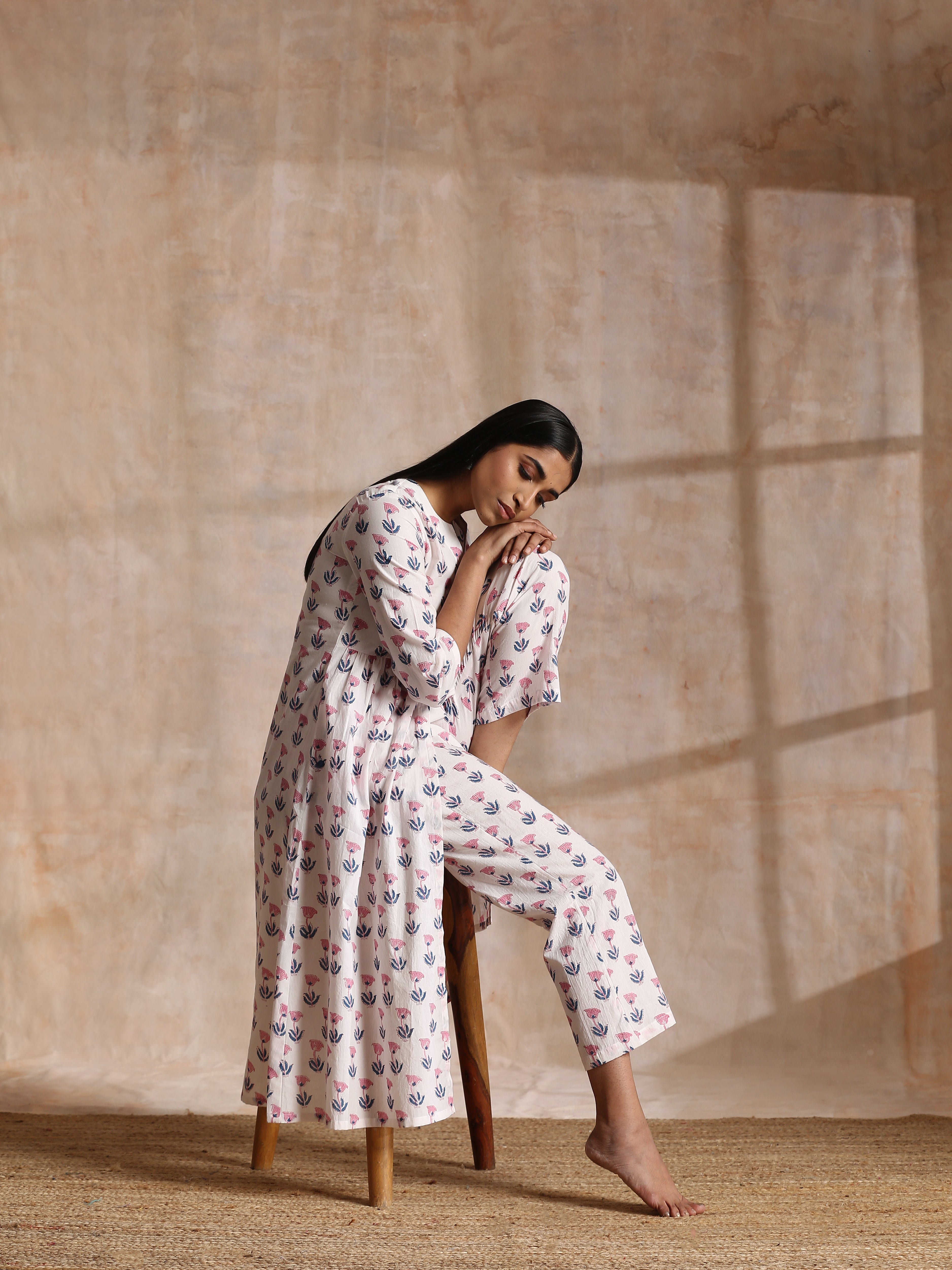 trueBrowns White With Pink Blue Buta Block Print Cotton Kurta Pant Set - Distacart