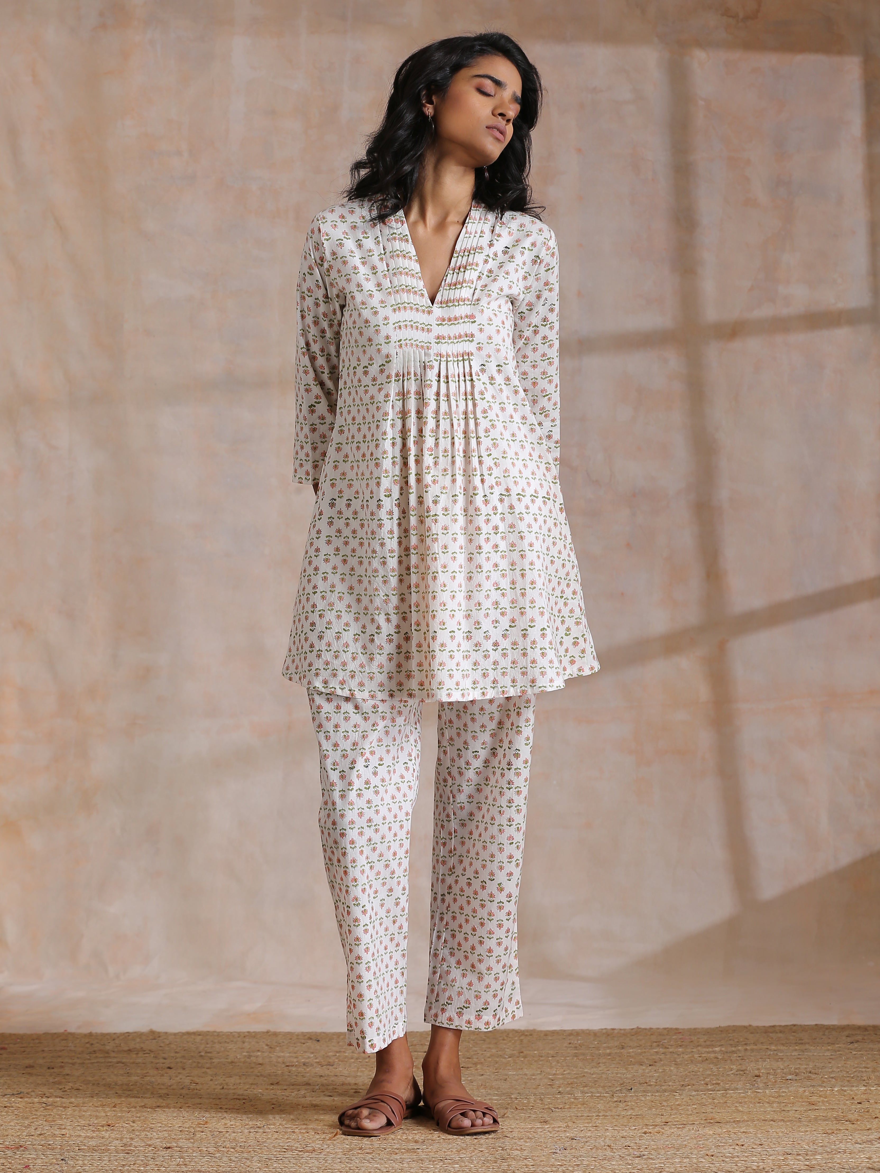 trueBrowns White With Small Floral Booti Print Cotton Pleated Co-Ord Set - Distacart