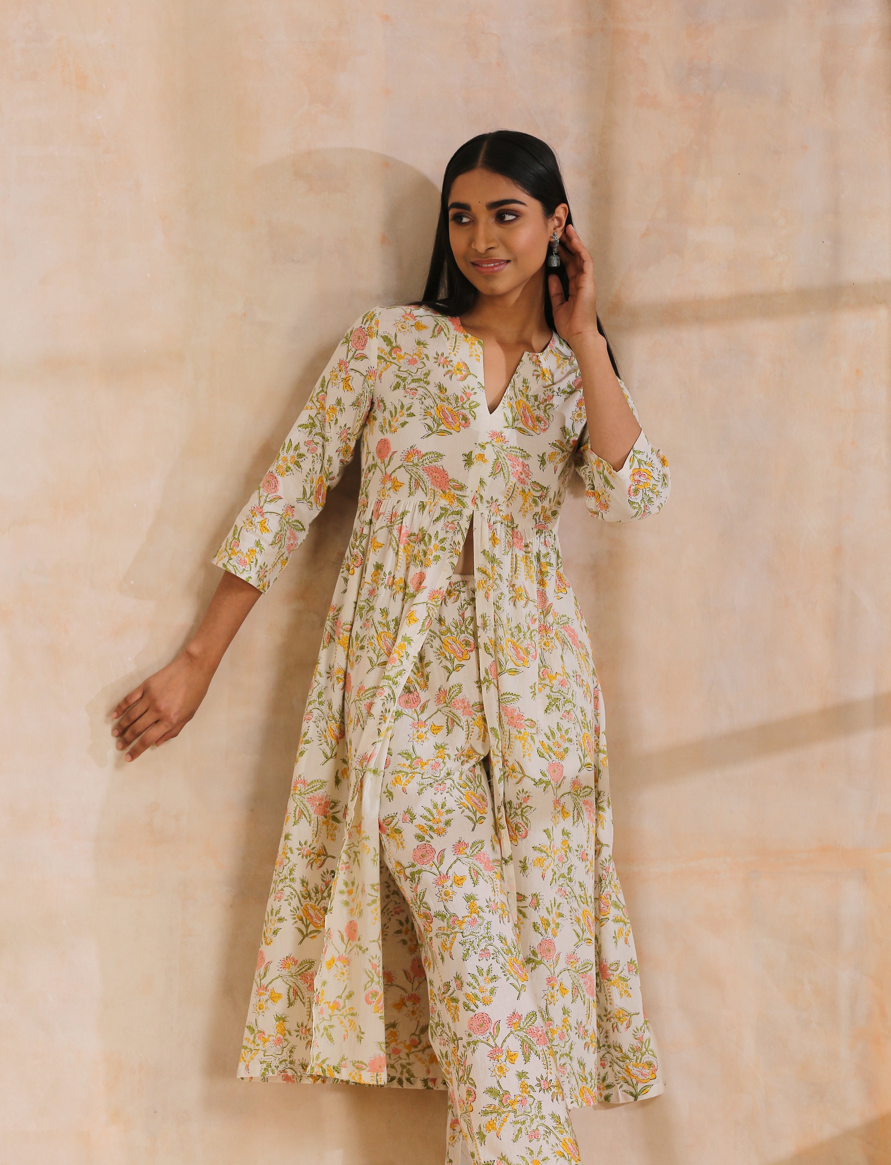 trueBrowns White Multi Color Overall Block Print Cotton Kurta Pant Set - Distacart