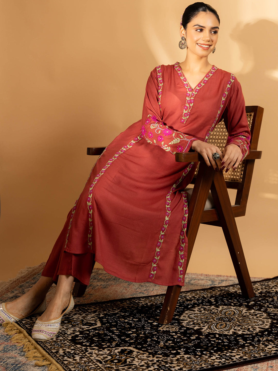 HOUSE OF KARI Floral Embroidered Regular Chikankari Kurta with Trousers - Distacart