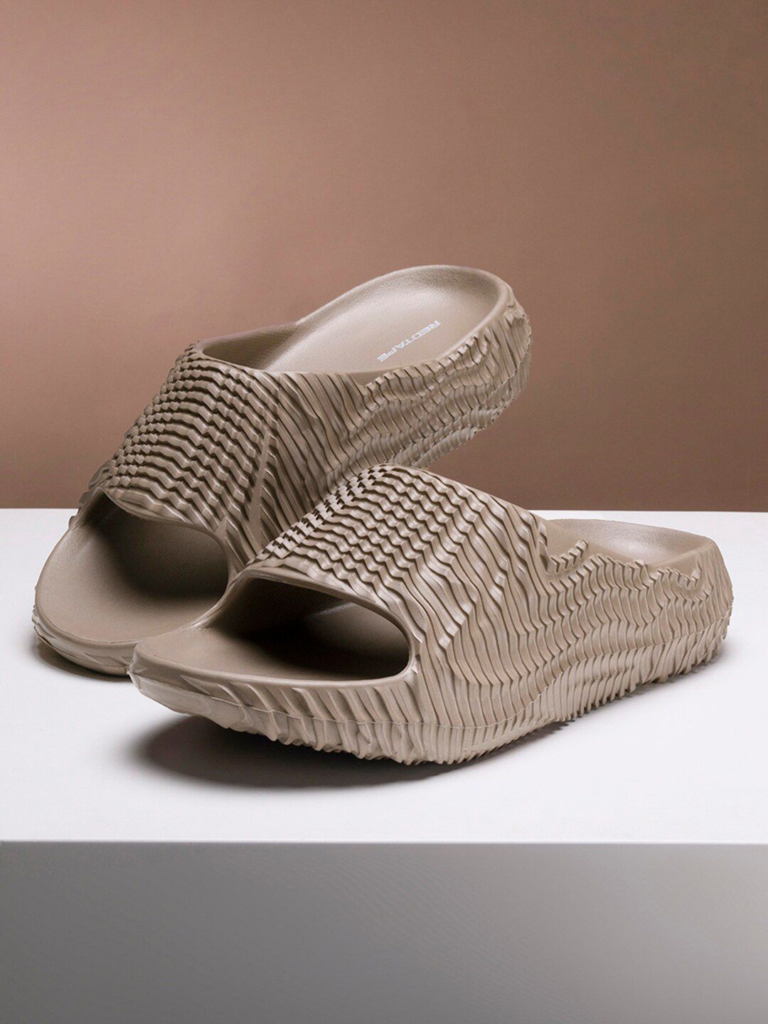 Red Tape Men Textured Slip-Resistance Sliders