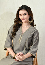 Thumbnail for Myshka Gray Silk Blend Straight Round Neck Three-Quarter Sleeves Kurta Trousers Set - Distacart