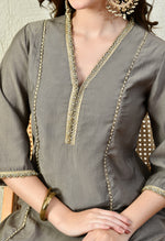 Thumbnail for Myshka Gray Silk Blend Straight Round Neck Three-Quarter Sleeves Kurta Trousers Set - Distacart