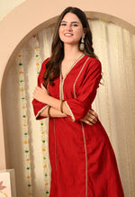 Thumbnail for Myshka Red Silk Blend Straight Round Neck Three-Quarter Sleeves Kurta Trousers Set - Distacart
