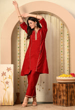 Thumbnail for Myshka Red Silk Blend Straight Round Neck Three-Quarter Sleeves Kurta Trousers Set - Distacart