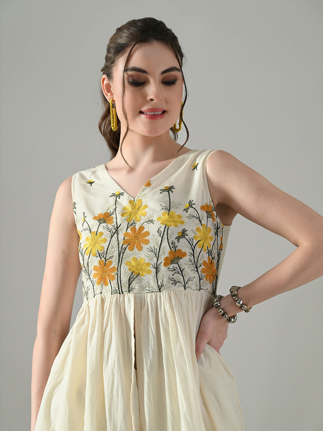 Myshka Women Off White Multicolor Thread Embroidered Sleeveless Long Kurta