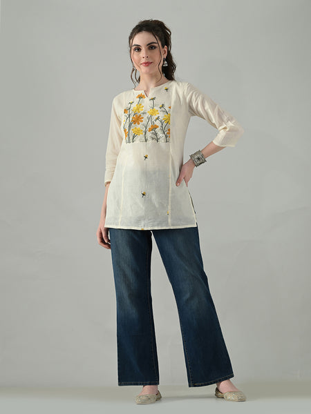 Myshka Women Off White Multicolor Thread Embroidered Tunic Three Quarter Sleeves Round Neck