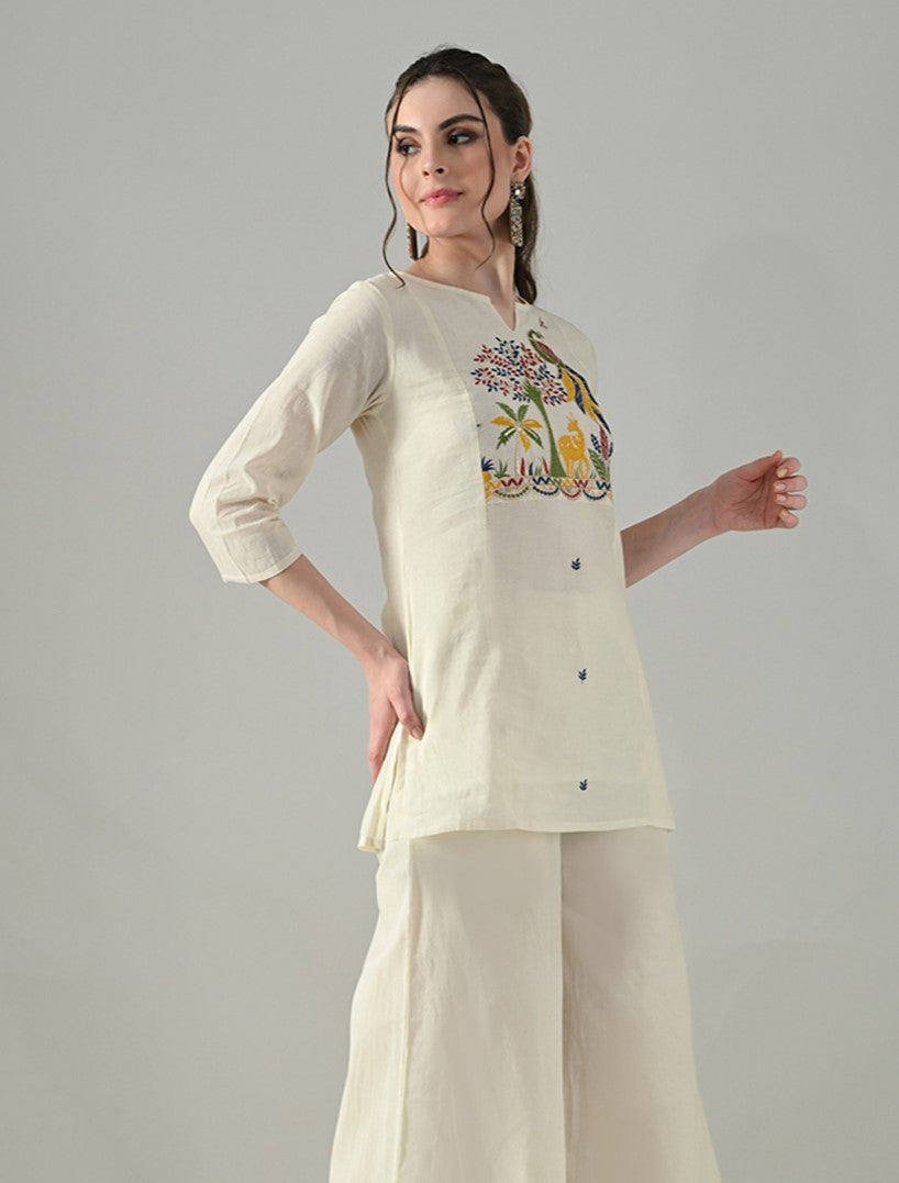 Myshka Women Off White Multicolor Thread Embroidered Tunic Three Quarter Sleeves Round Neck