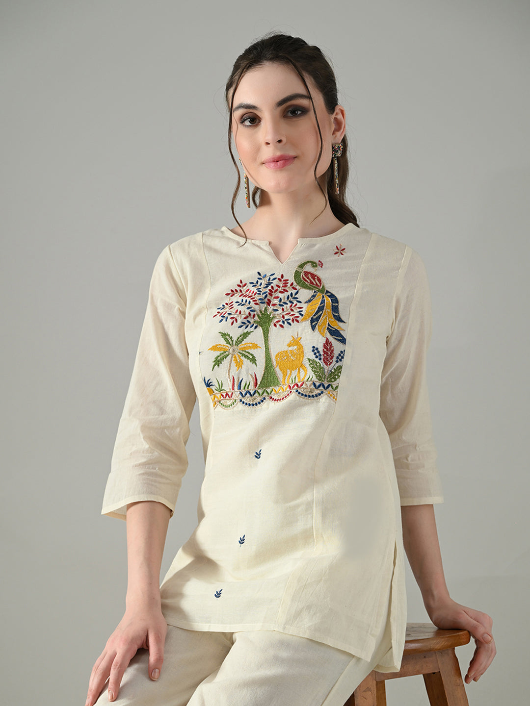 Myshka Women Off White Multicolor Thread Embroidered Tunic Three Quarter Sleeves Round Neck