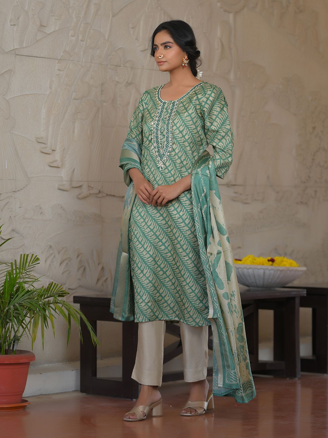 Vaasva Women's Dark Green Green Silk Digital Printed Suit Set - Distacart