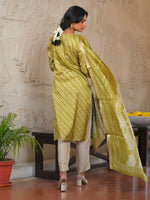 Thumbnail for Vaasva Women's Parrot Green Silk Digital Printed Suit Set - Distacart