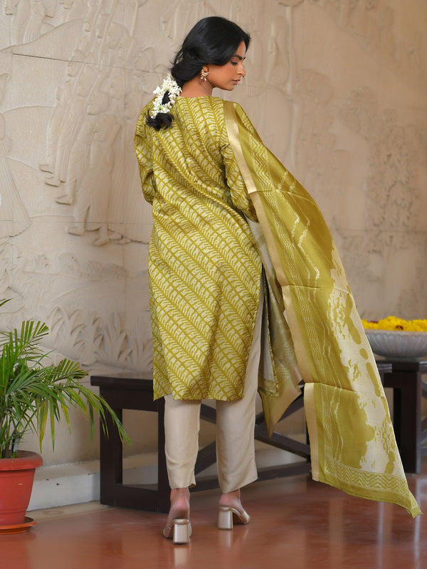 Vaasva Women's Parrot Green Silk Digital Printed Suit Set - Distacart