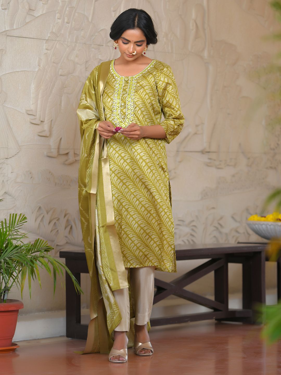 Vaasva Women's Parrot Green Silk Digital Printed Suit Set - Distacart