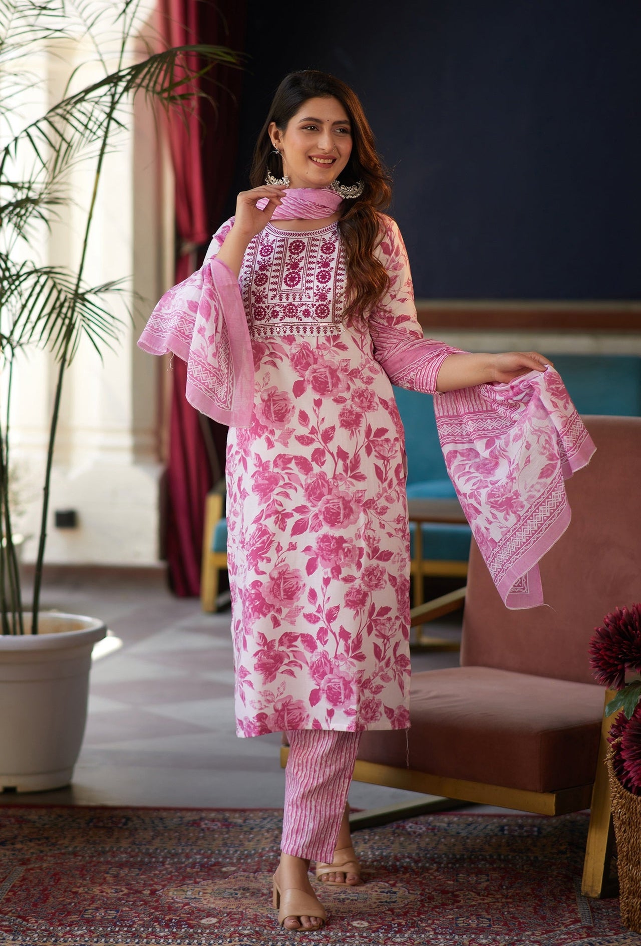 NOZ2TOZ Women Pink, White Floral Print Viscose Rayon Kurta, Pant And Dupatta Set