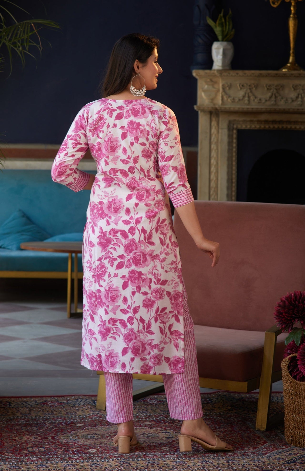 NOZ2TOZ Women Pink, White Floral Print Viscose Rayon Kurta, Pant And Dupatta Set