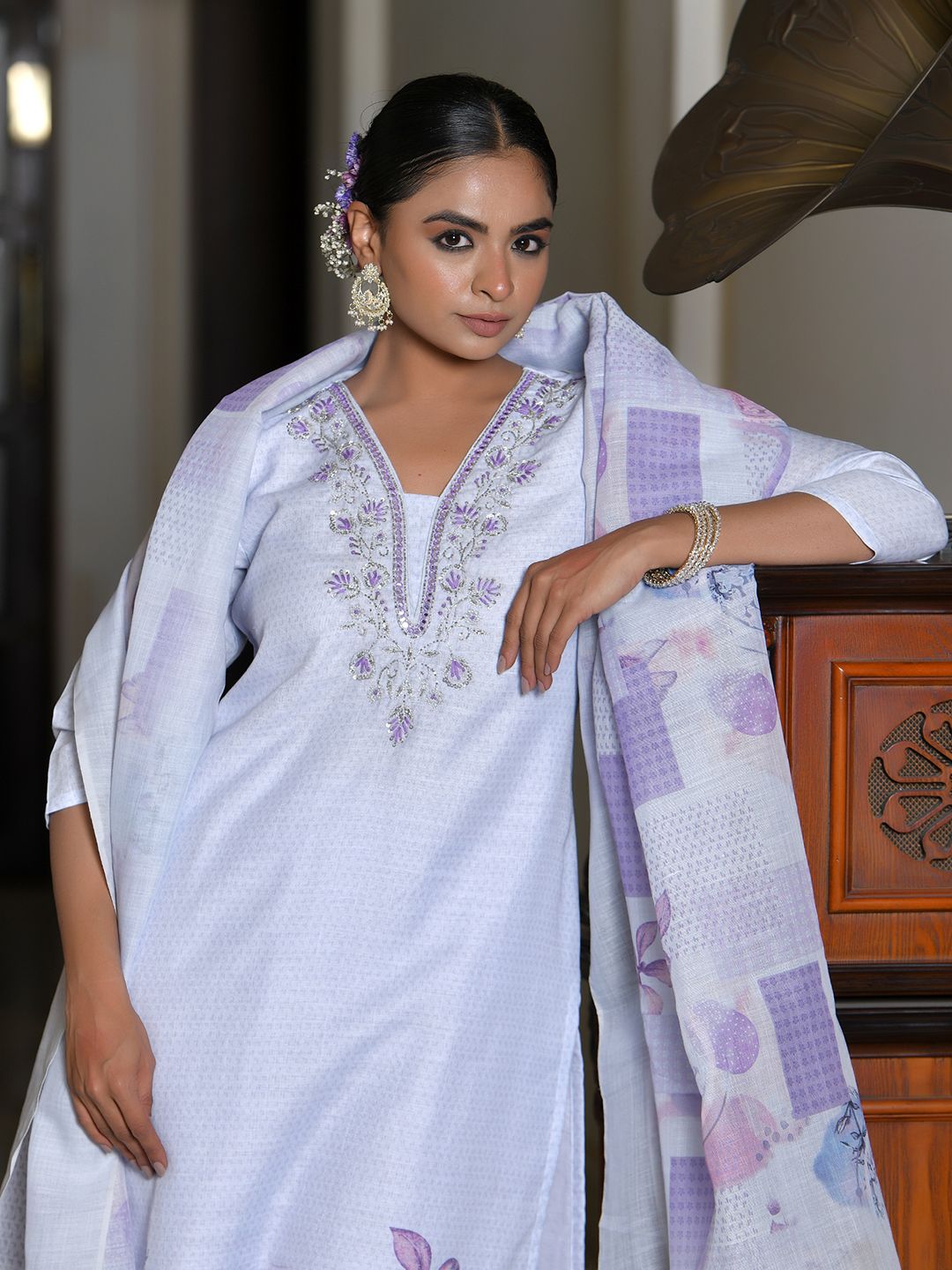 Vaasva Women's Lilac Linen Suit Set With Printed Dupatta - Distacart