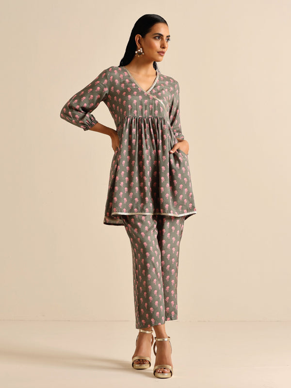 trueBrowns Grey Floral Silk Printed Co-Ord Set - Distacart