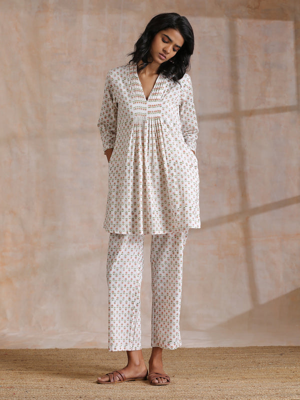 trueBrowns White With Small Floral Booti Print Cotton Pleated Co-Ord Set - Distacart