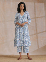 Thumbnail for trueBrowns White With Overall Blue Print Cotton Slit Gathered Kurta Set - Distacart