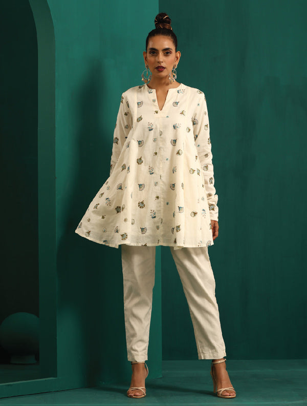 trueBrowns Ivory Blue Floral Cotton Flared Co-ord Set - Distacart