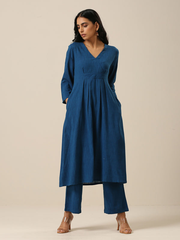 trueBrowns Classic Blue Slub Texture Overlap Pleat Kurta Pant Set - Distacart