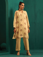 Thumbnail for trueBrowns Beige Floral Bunch Muslin Silk Printed Relaxed Co-ord Set - Distacart