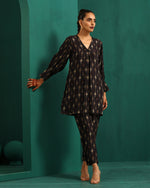 Thumbnail for trueBrowns Black Tonal Ikat Muslin Silk Printed V-Neck Front Pleat Co-ord Set - Distacart