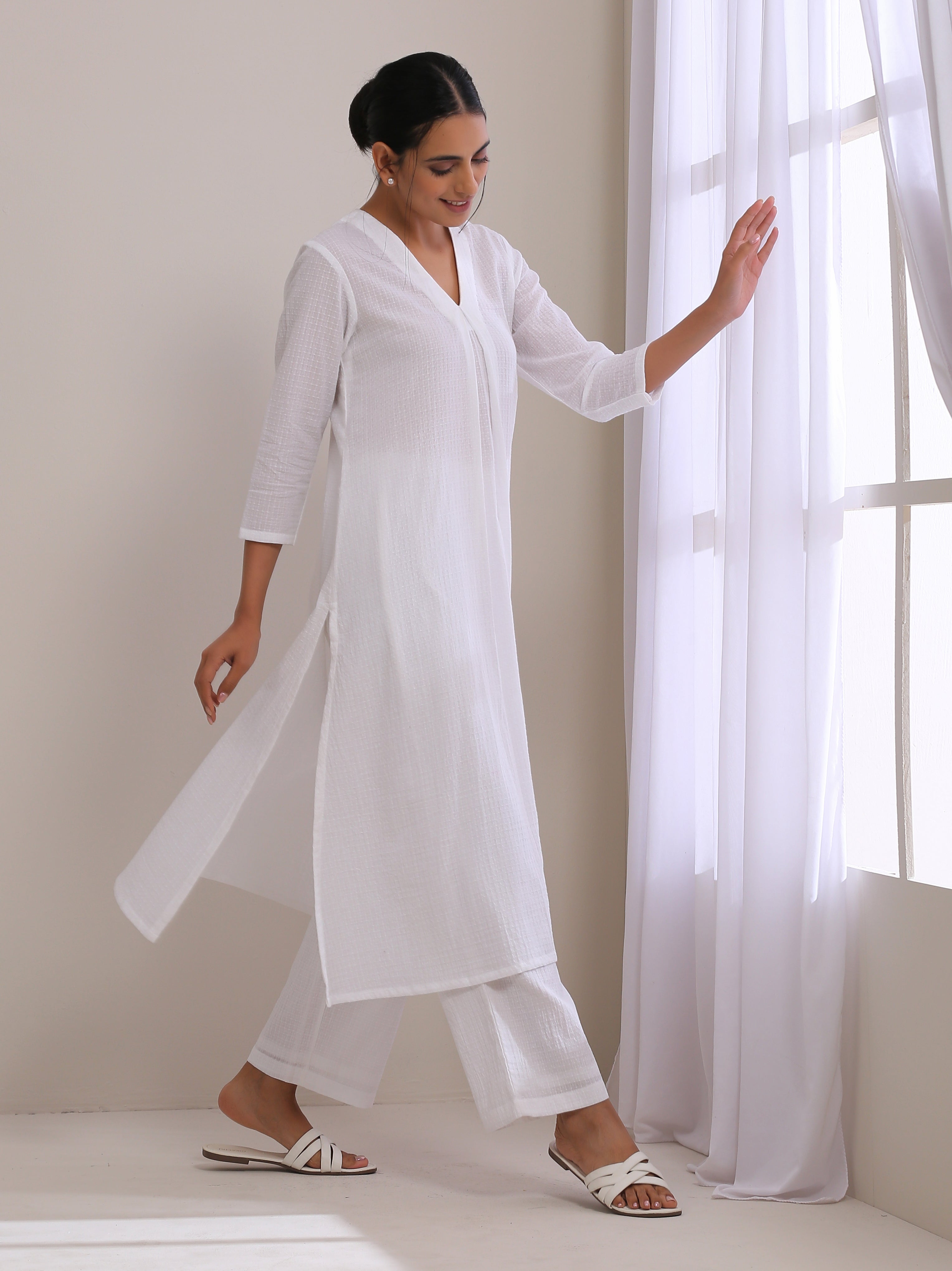 trueBrowns White Dobby Neck Pleat Kurta Pant Set - Distacart