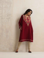 Thumbnail for trueBrowns Maroon Kashmiri Floral Embroidered Woollen Phiran Kurta - Distacart