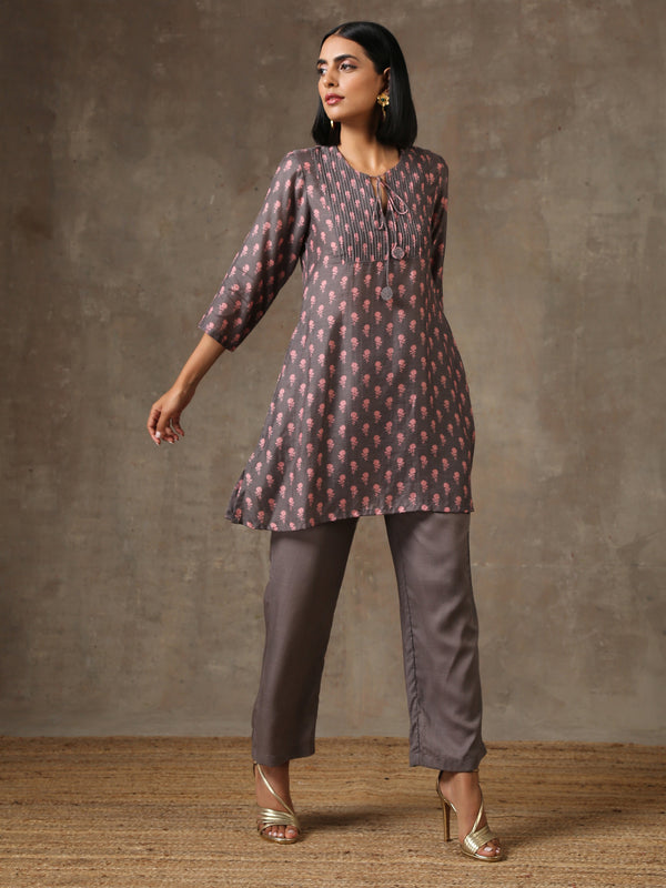 trueBrowns Grey Pink Floral Printed Silk Co-Ord Set - Distacart