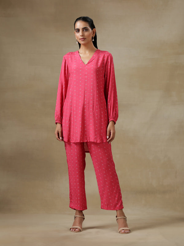 trueBrowns Pink Bandhani Printed Silk Gathered Sleeve Co-Ord Set - Distacart