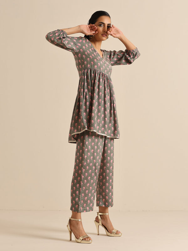 trueBrowns Grey Floral Silk Printed Co-Ord Set - Distacart