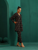 Thumbnail for trueBrowns Black Tonal Ikat Muslin Silk Printed V-Neck Front Pleat Co-ord Set - Distacart