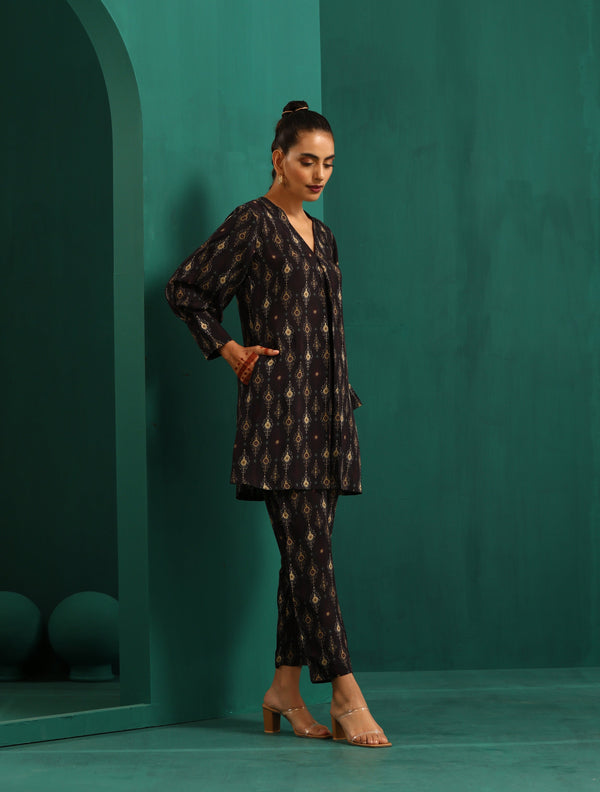 trueBrowns Black Tonal Ikat Muslin Silk Printed V-Neck Front Pleat Co-ord Set - Distacart