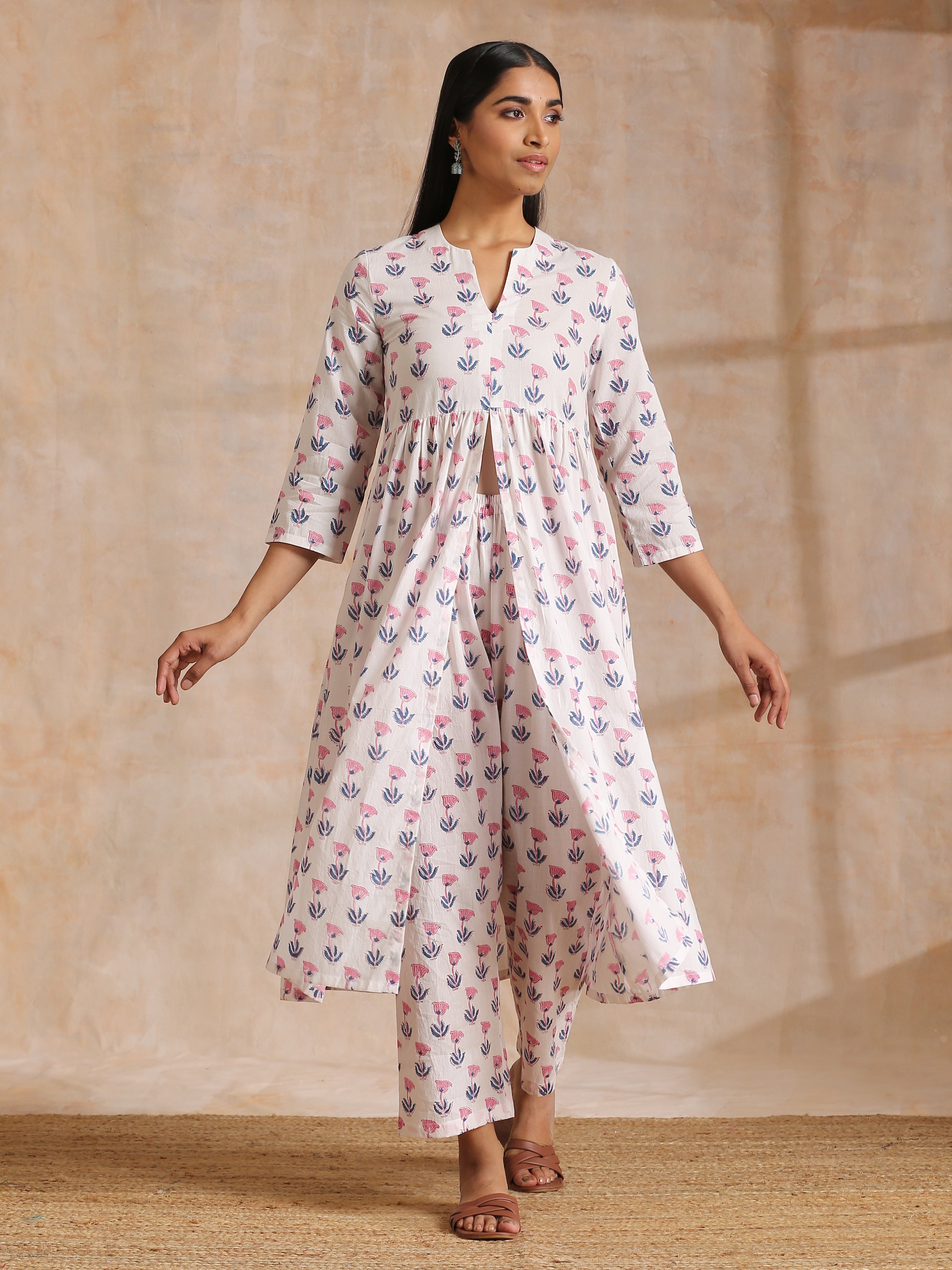 trueBrowns White With Pink Blue Buta Block Print Cotton Kurta Pant Set - Distacart