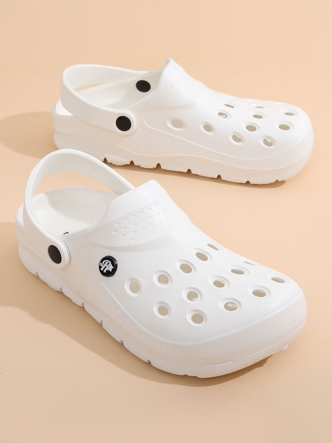 Roadster The Lifestyle Co Men Solid Clog Flip Flops