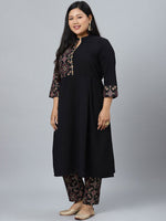 Thumbnail for Sztori Plus Size Black Floral Printed Mandarin Collar Straight Kurta with Trousers - Distacart