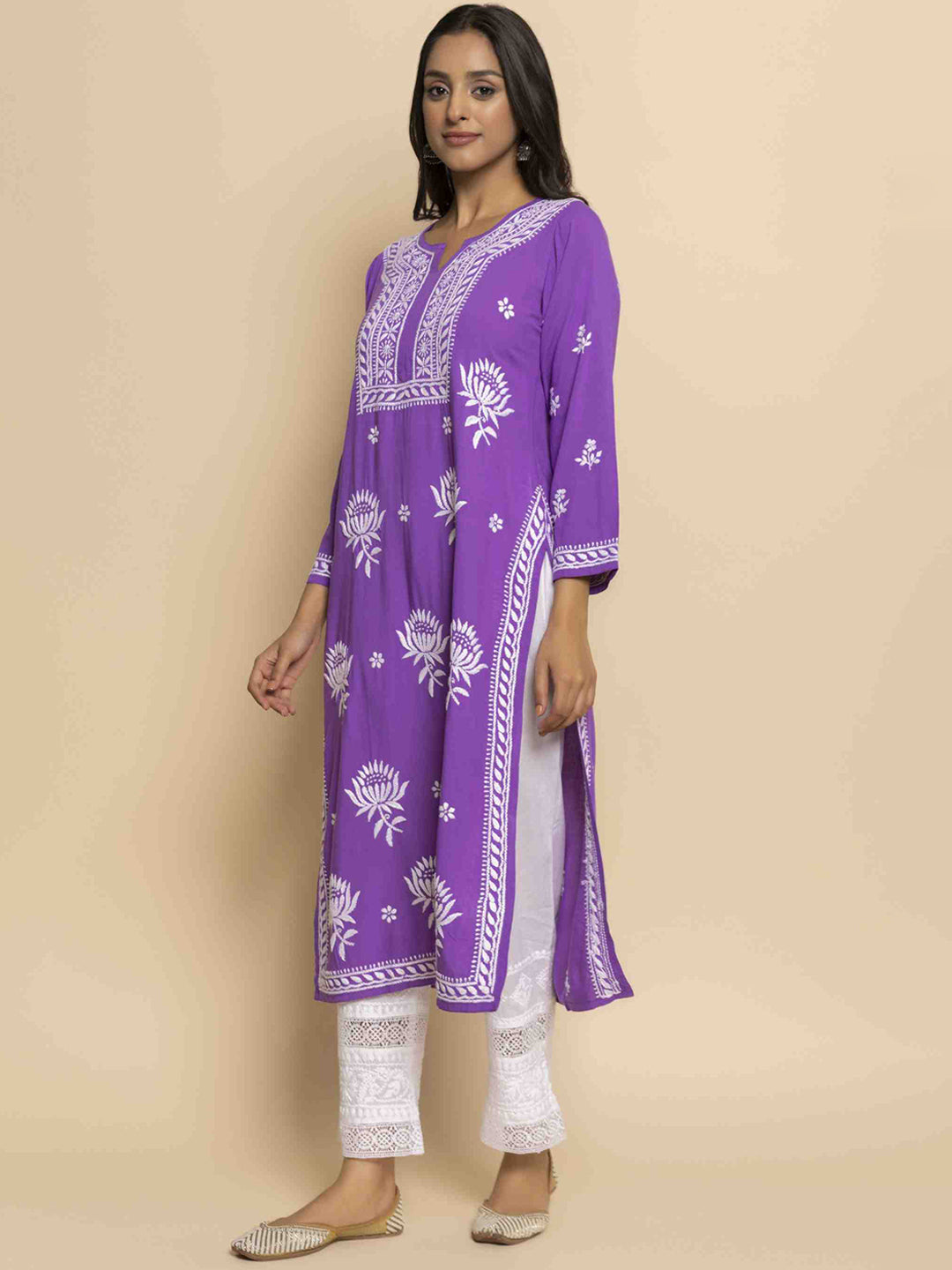 HOUSE OF KARI Ethnic Motifs Chikankari Embroidered Notched Round Neck Straight Kurta - Distacart