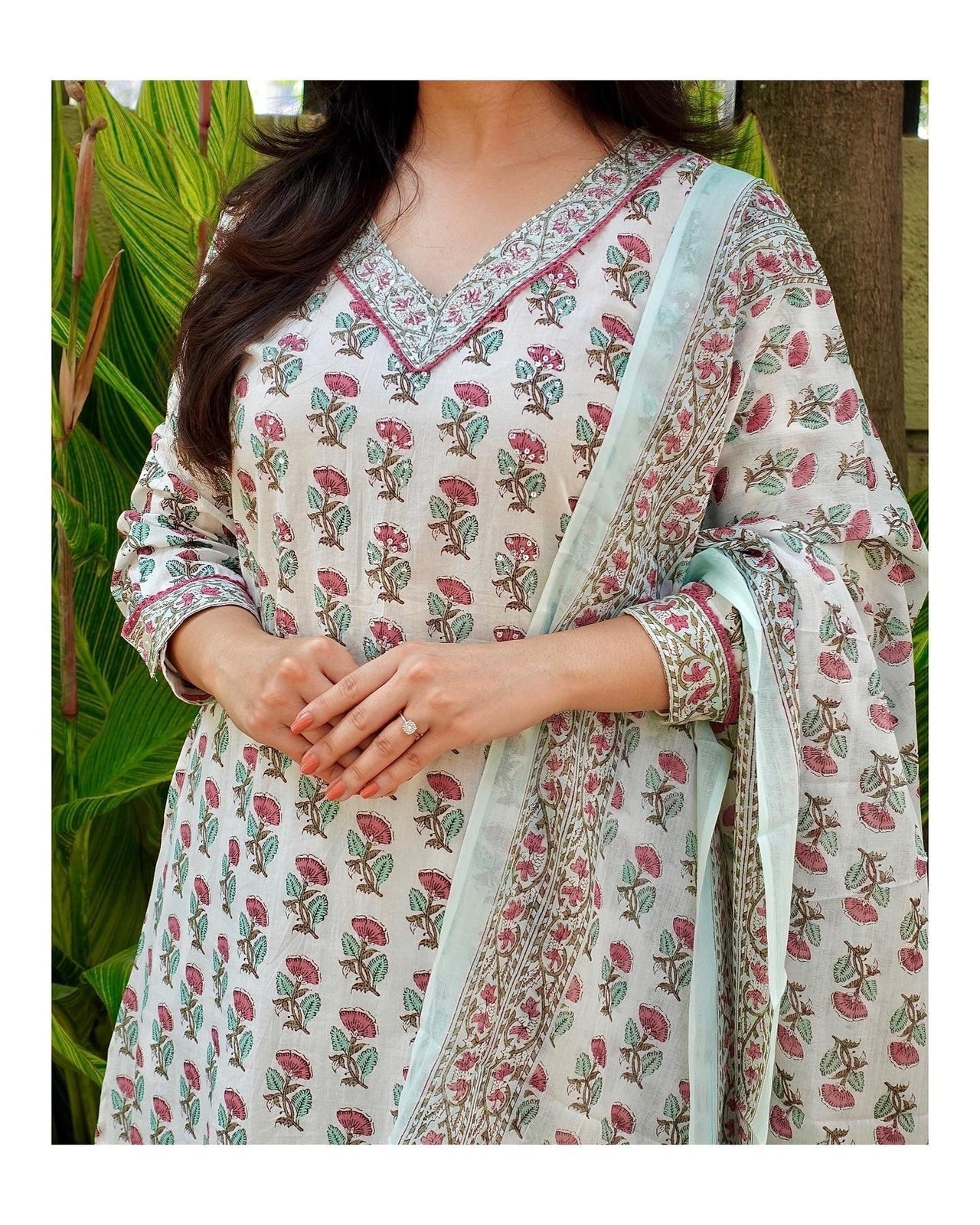 NOZ2TOZ Women White Printed Viscose Rayon Kurta And Pant Set