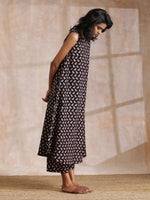 Thumbnail for trueBrowns Black Bird Bagru Print Cotton Sleeveless Kurta Pant Set - Distacart