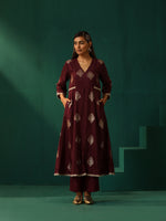 Thumbnail for trueBrowns Wine Geometric Viscose Silk V-Neck Front Slit Kurta Pant Set - Distacart