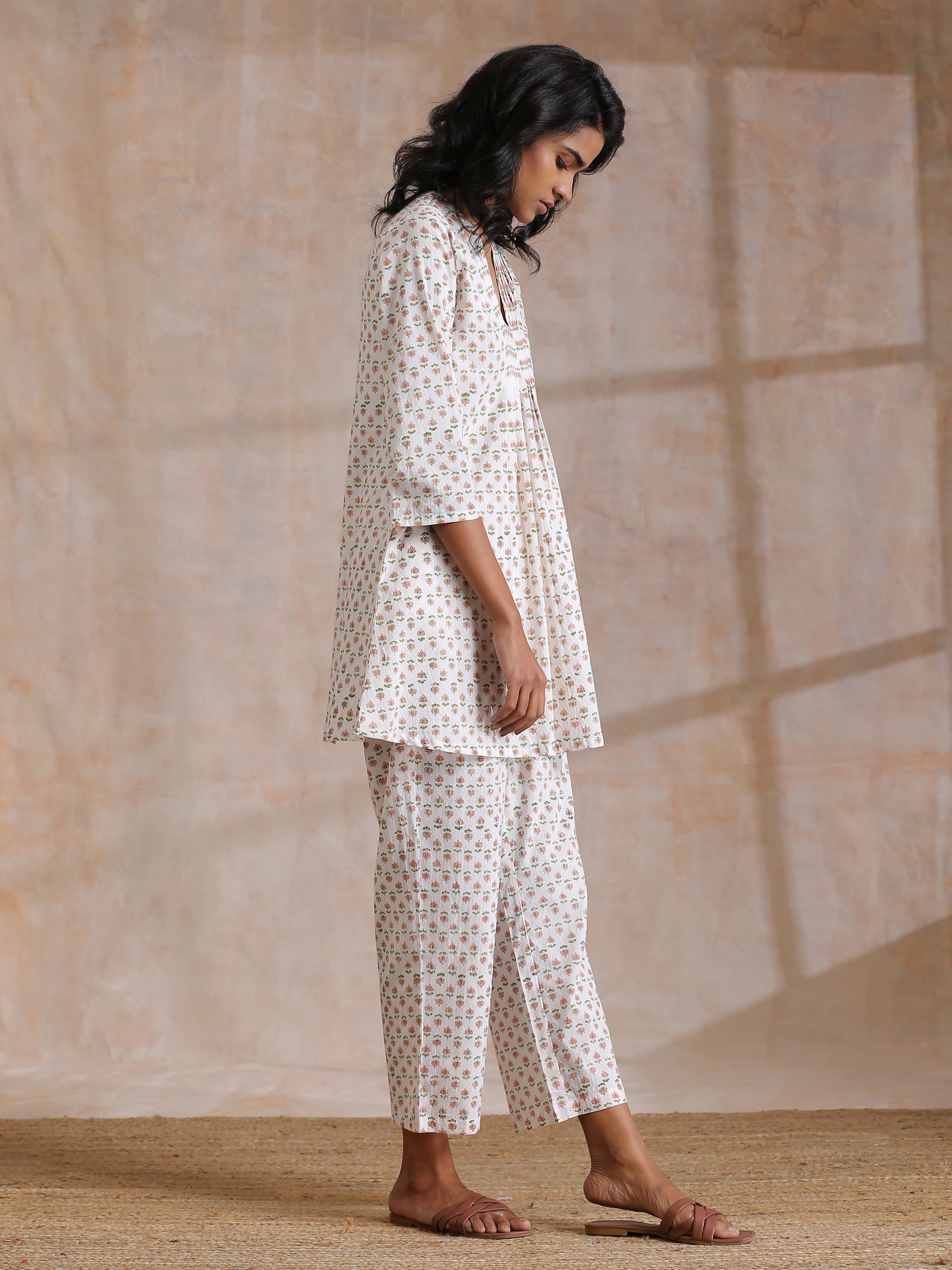 trueBrowns White With Small Floral Booti Print Cotton Pleated Co-Ord Set - Distacart