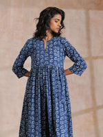 Thumbnail for trueBrowns Indigo Dabu Floral Print Cotton Kurta Pant Set - Distacart