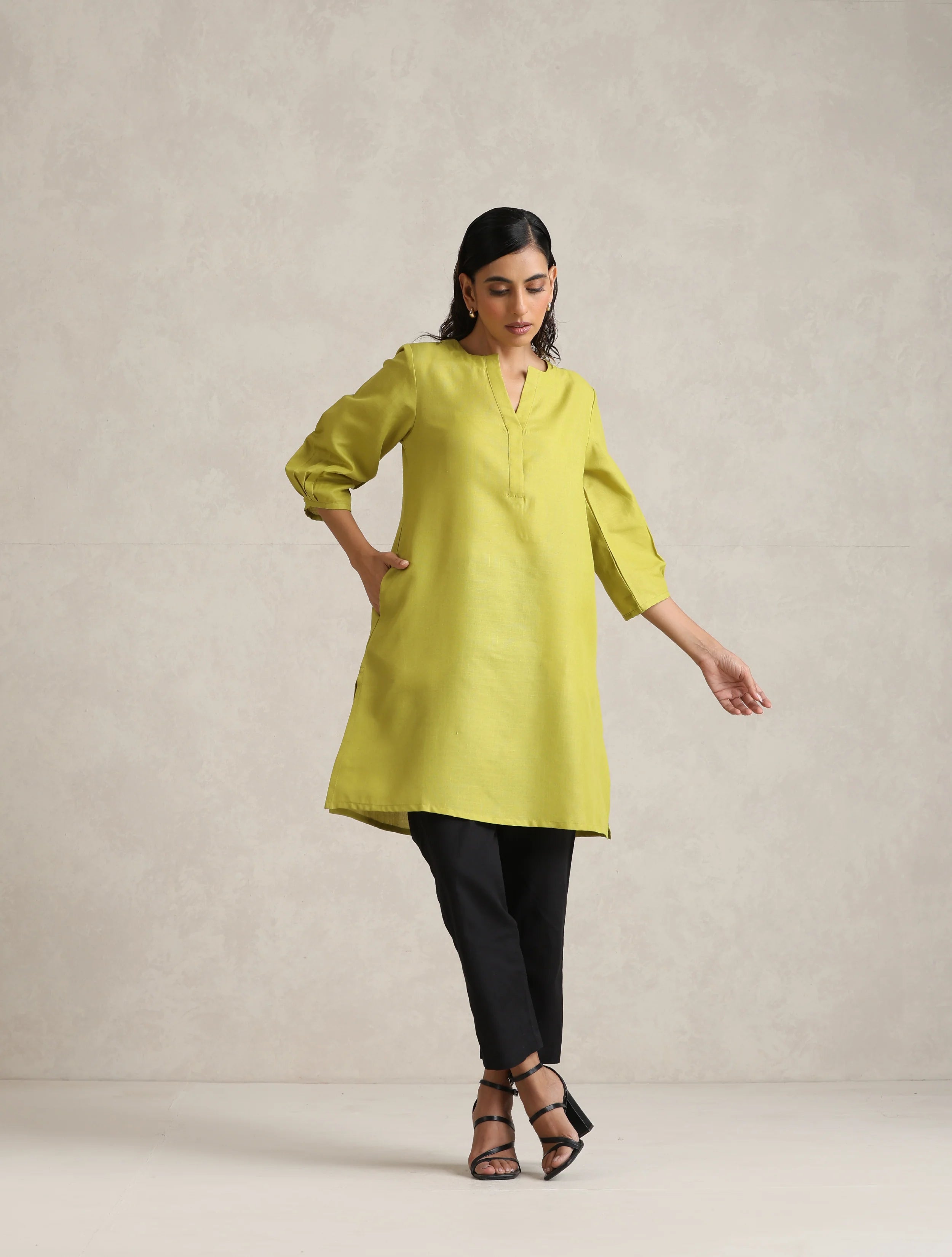 trueBrowns Green Cotton Blend Short Kurta - Distacart