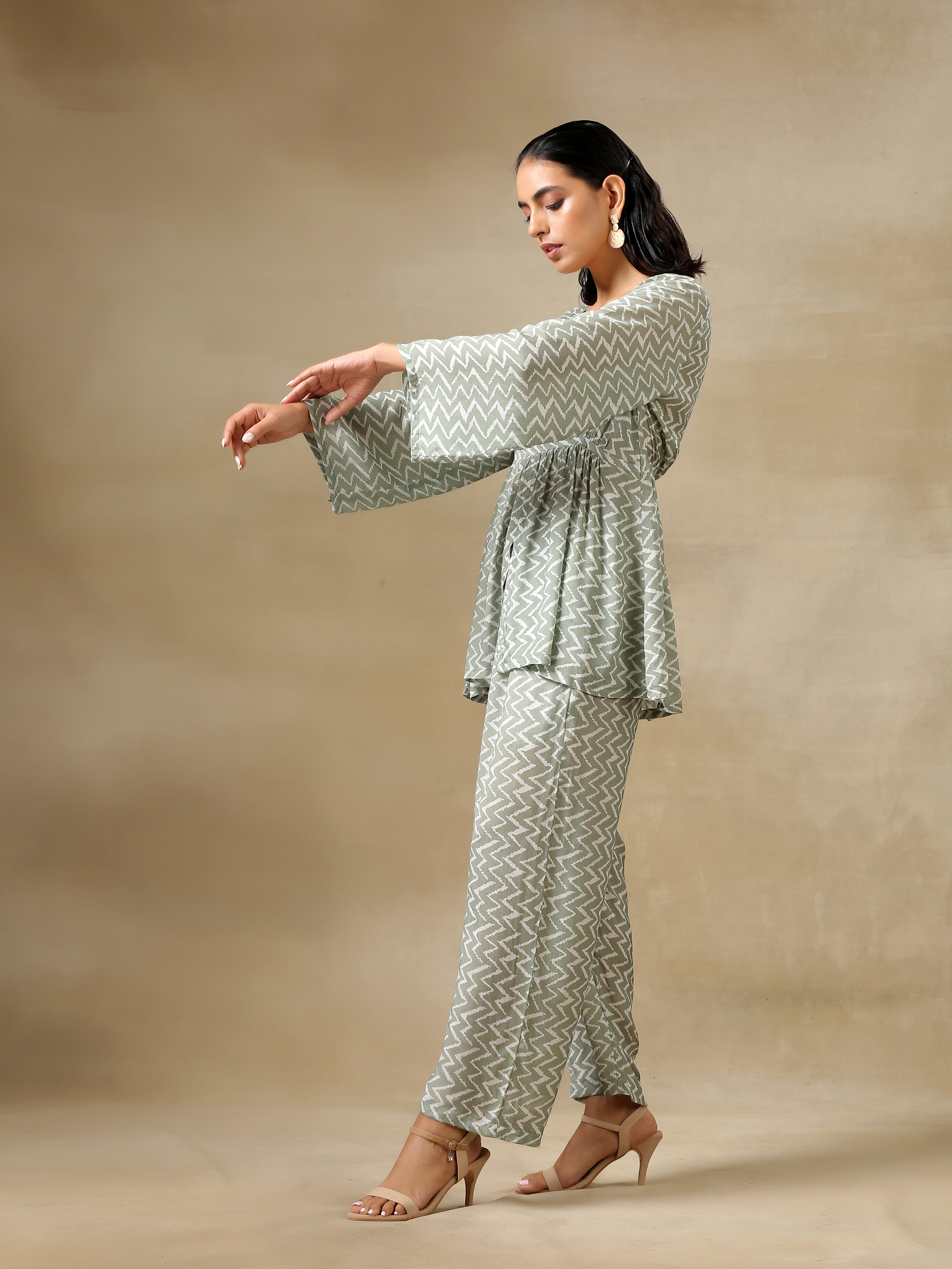 trueBrowns Light Green Bandhani Printed Silk V-Neck Co-Ord Set - Distacart